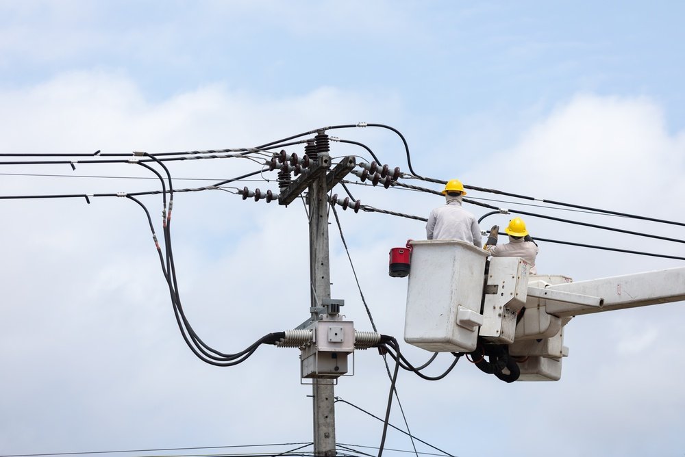 Electric,Utility,Workers,Repair,And,Install,High,Voltage,Power,Lines